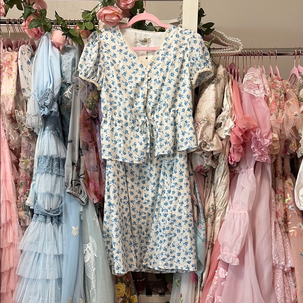 Simple Retro Floral Blue and White Skirt and Top Set - NWT